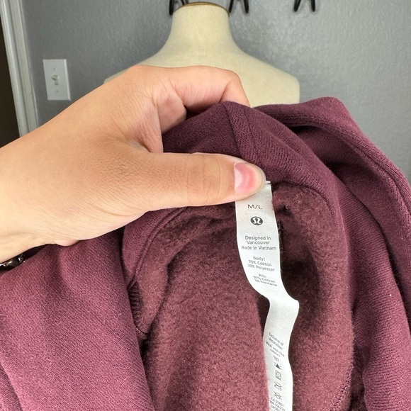 Lululemon Women's Burgundy Zip-Up Hoodie - Picture 4 of 4